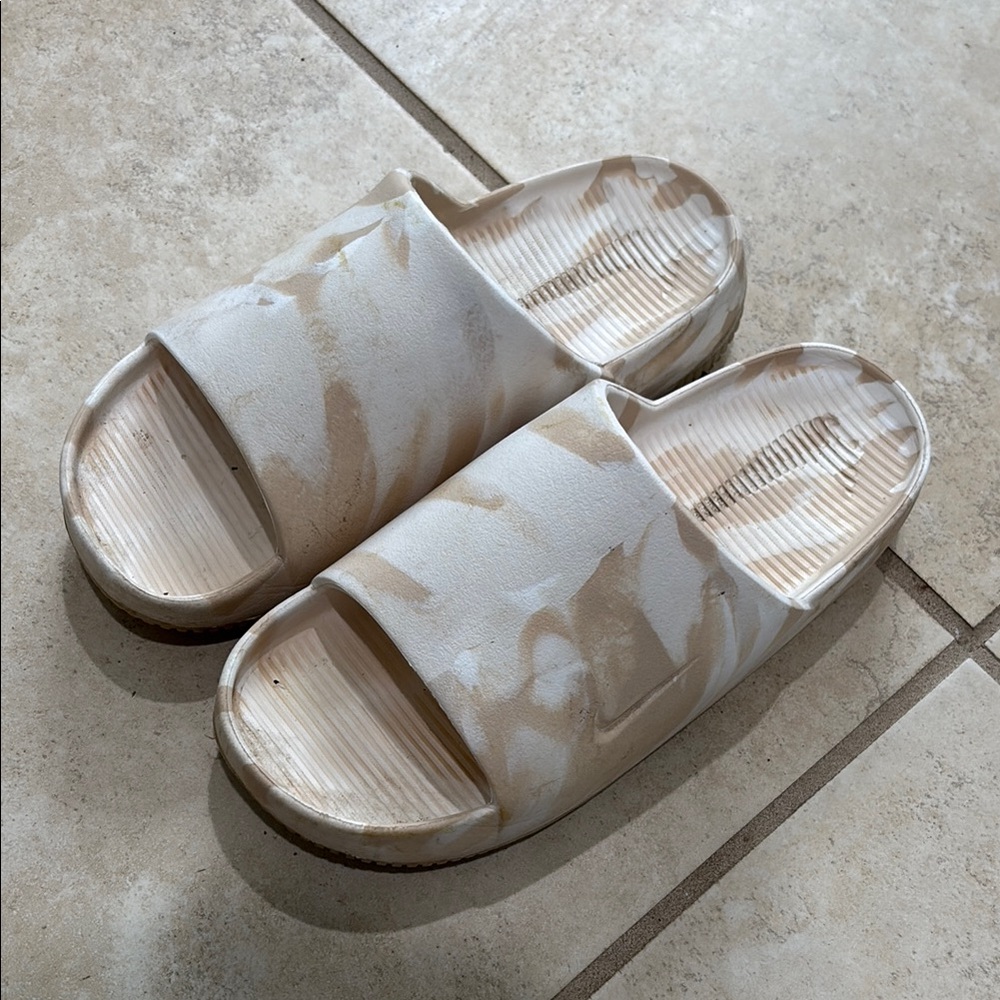 Nike Women's Sandals - White and Tan